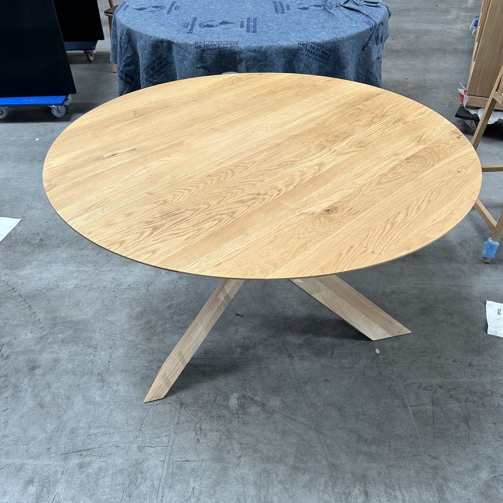 Circle dining table Reloved